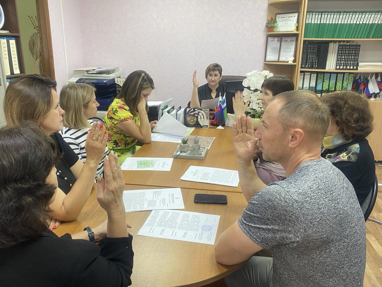 На заседании Ровеньской ТИК  заверены списки кандидатов в депутаты Советы депутатов Ровеньского муниципального округа  от избирательного объединения.